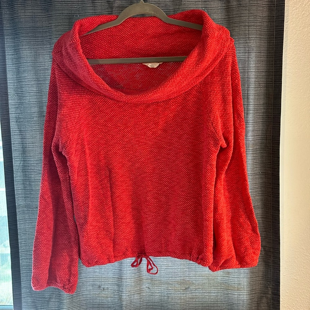 Wide neck, Drawstring red top